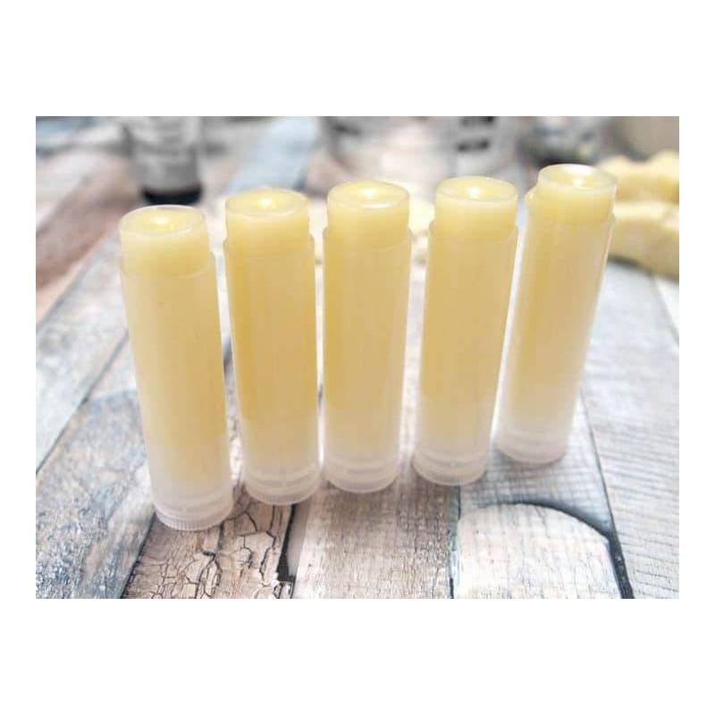 Tubos para fazer protetores labiais caseiros.