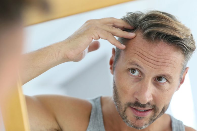 Cómo moderar la caída de pelo estacional con aceites esenciales