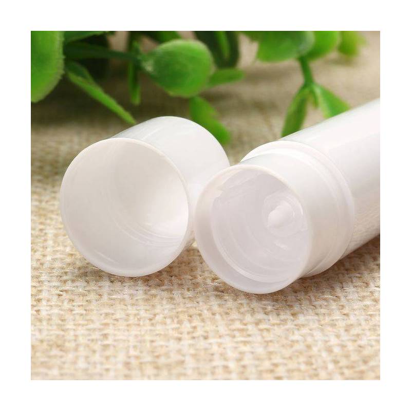 Tubos barra labial vazios, cor branca, pacote com 7 unidades.